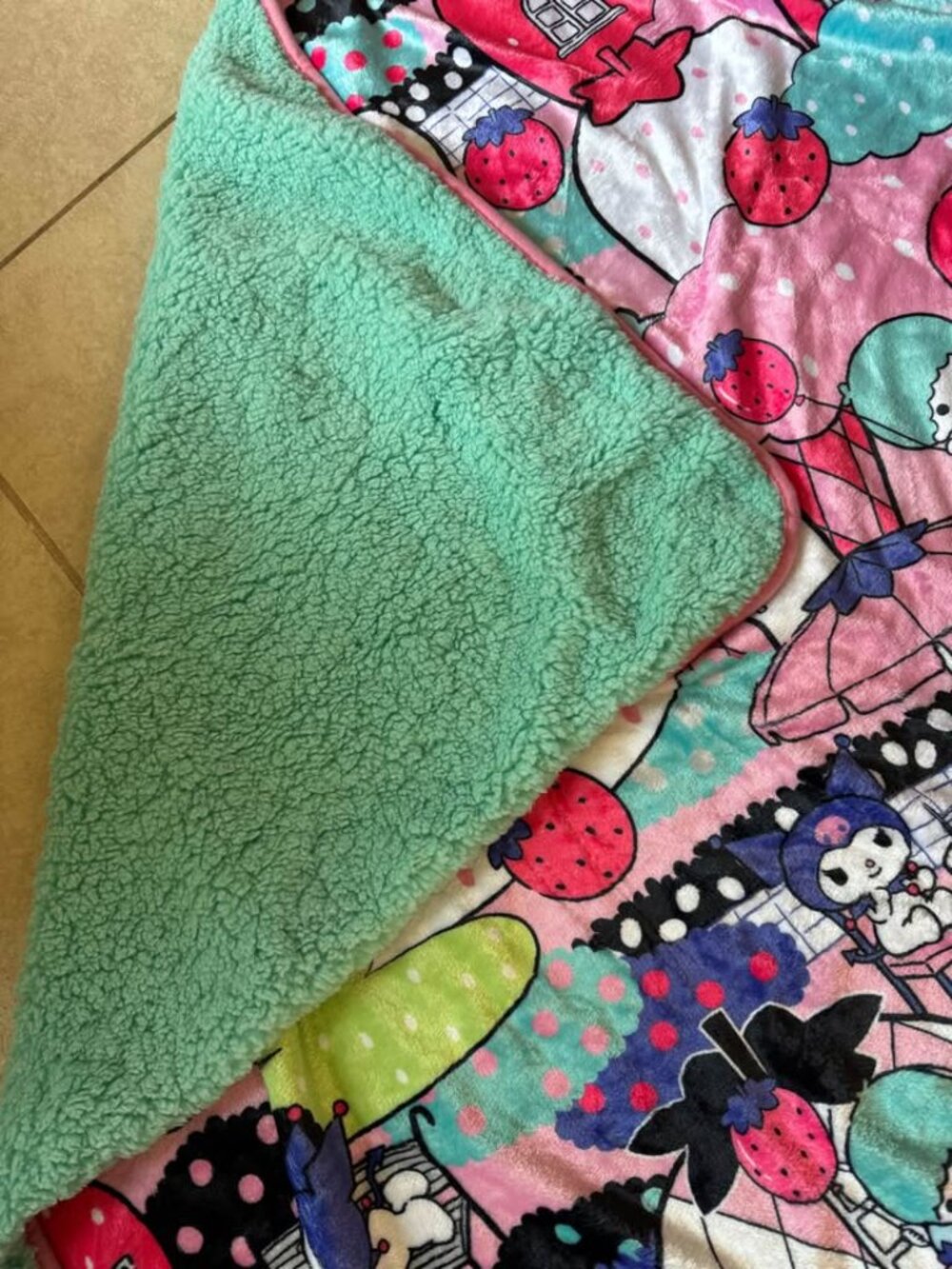 Hello Kitty throw blanket - Picture 2 of 2